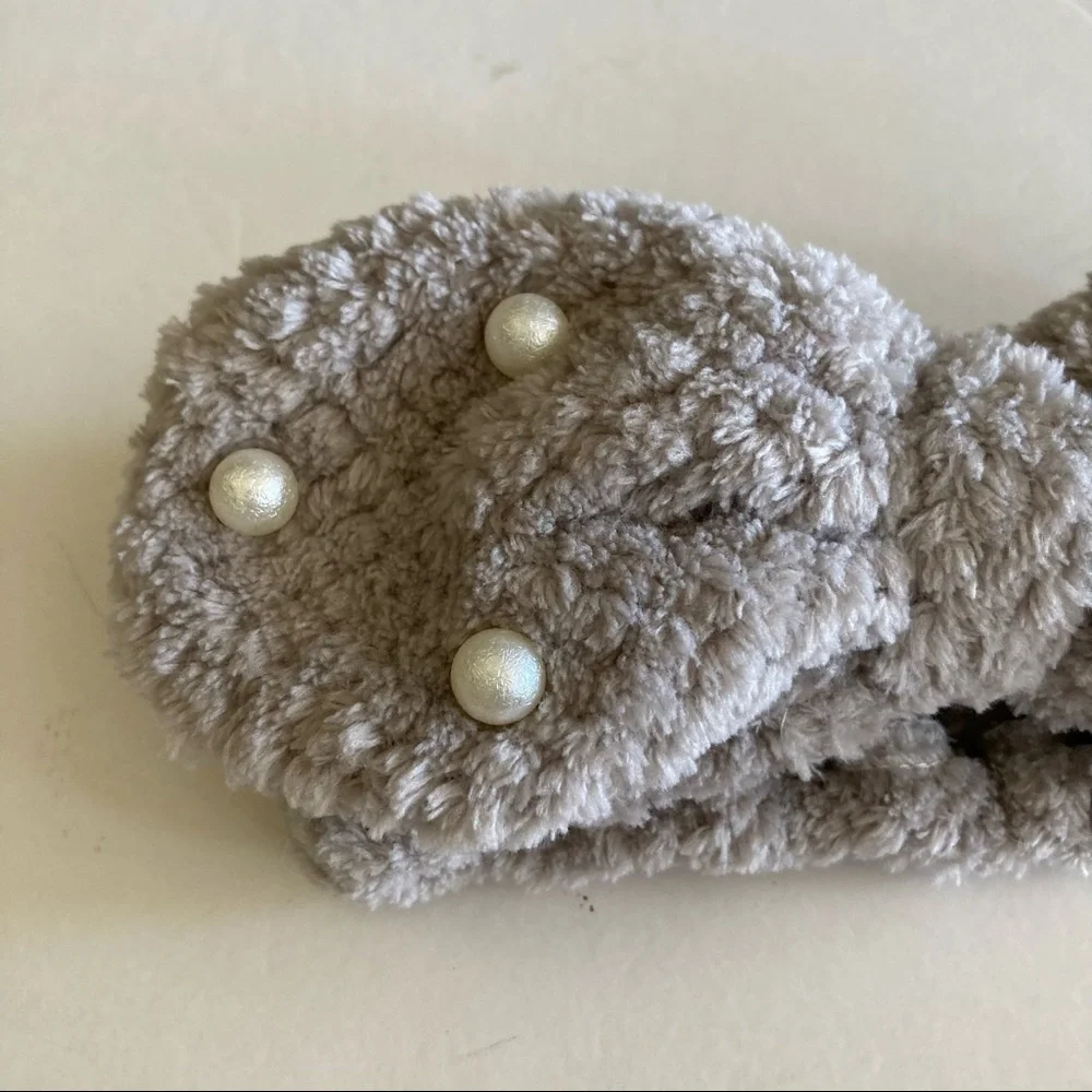 NWOT Free People Fluffy Gray Bow Headband With Pearls